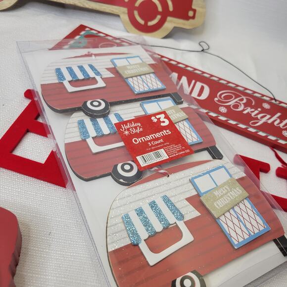 Lot of 6+ Holiday Wreath Home Decor Items - Picture 10 of 11